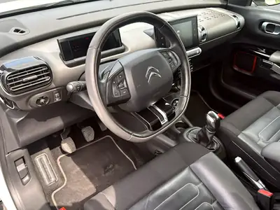 Citroën C4 Cactus 1.2 e-THP Rip Curl — Design urbain, faible consommation et garantie 12 mois — Miniature 9