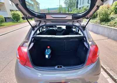 Peugeot 208 1.2 VTi — Citadine fiable, faible consommation et équipée — Heckansicht