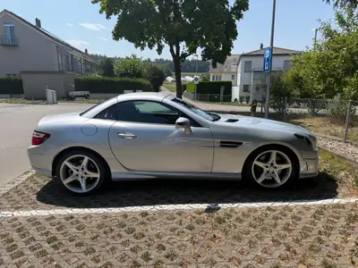 Mercedes-Benz SLK 200 BlueEfficiency — Cabriolet sportif, 48 000 km, motorisation efficace — interior
