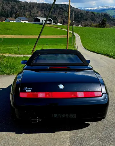 Alfa Romeo Spider 2.0 JTS — Cabriolet italien légendaire, 165 ch sans compromis — côté