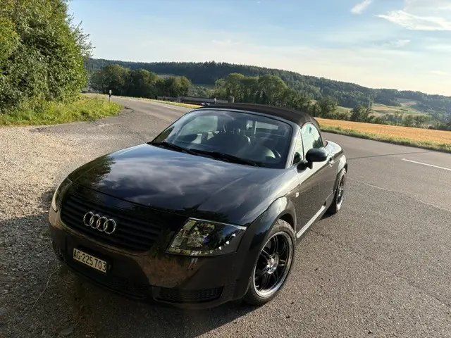 Audi TT 180 ch Cabriolet — Roadster sportif 2002, entretien complet — vue extérieure