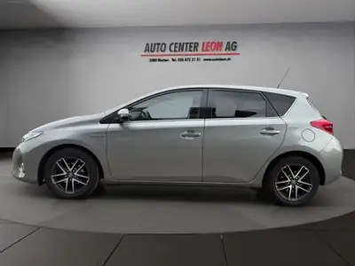 Toyota Auris 1.8 HSD Hybrid — Économie d'essence et faible kilométrage — arrière