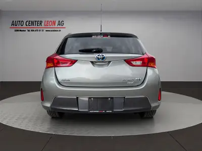 Toyota Auris 1.8 HSD Hybrid — Économie d'essence et faible kilométrage — tableau de bord