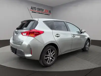 Toyota Auris 1.8 HSD Hybrid — Économie d'essence et faible kilométrage — détail