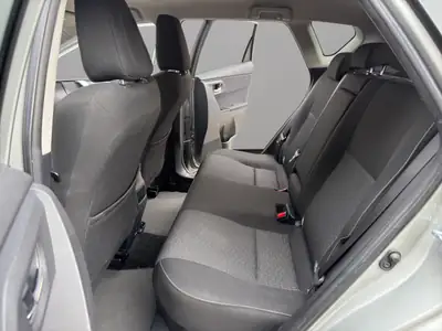 Toyota Auris 1.8 HSD Hybrid — Économie d'essence et faible kilométrage — Miniature 13