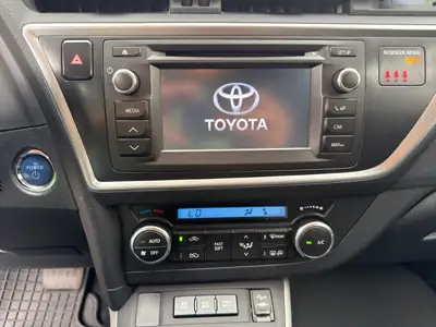 Toyota Auris 1.8 HSD Hybrid — Économie d'essence et faible kilométrage — Miniature 15
