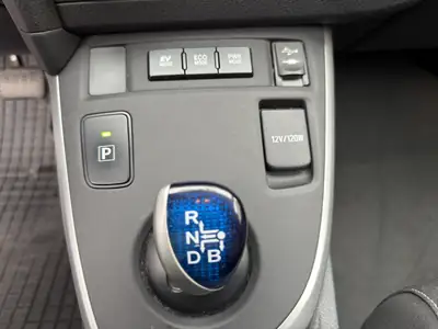 Toyota Auris 1.8 HSD Hybrid — Économie d'essence et faible kilométrage — Miniature 16