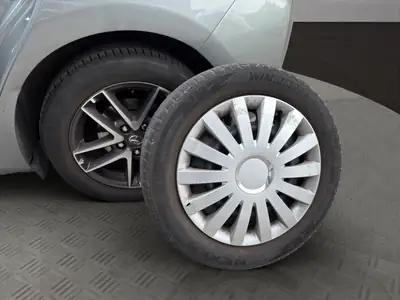 Toyota Auris 1.8 HSD Hybrid — Économie d'essence et faible kilométrage — Miniature 20