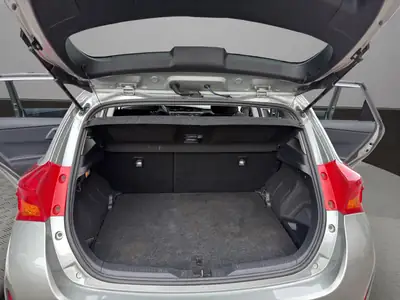 Toyota Auris 1.8 HSD Hybrid — Économie d'essence et faible kilométrage — Miniature 19