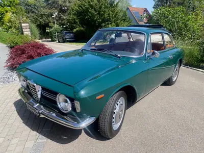 Alfa Romeo Giulia Sprint GT Veloce 1600 — Coupé italien de 1967, sans accident, homologation vétéran — Seitenansicht