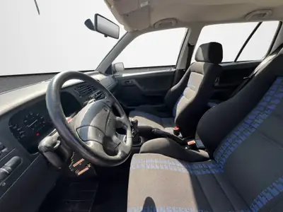 VW Golf 2000 GTI 16V Edition — Une légende sportive des années 90, première main — Miniature 9