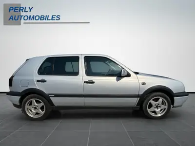 VW Golf 2000 GTI 16V Edition — Une légende sportive des années 90, première main — Miniature 7