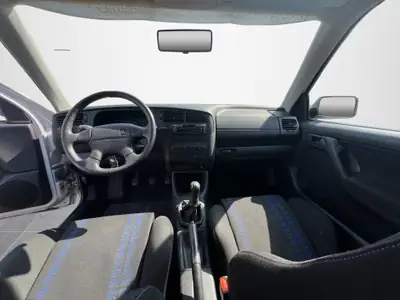 VW Golf 2000 GTI 16V Edition — Une légende sportive des années 90, première main — Miniature 13