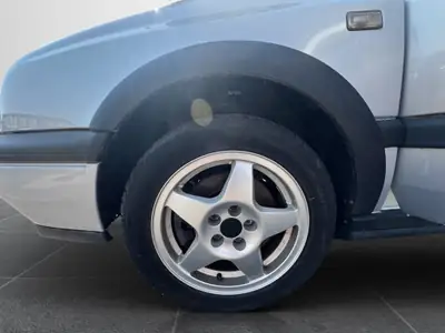 VW Golf 2000 GTI 16V Edition — Une légende sportive des années 90, première main — Miniature 18