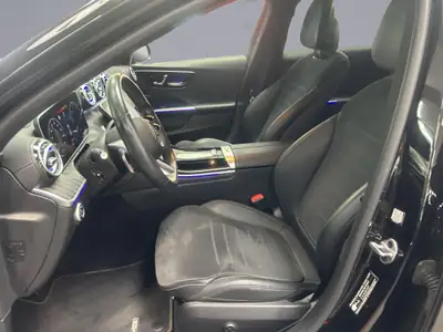 Mercedes-Benz C 220 d AMG Line 4MATIC Kombi — Diesel hybride, traction intégrale, élégance sportive — Miniature 9