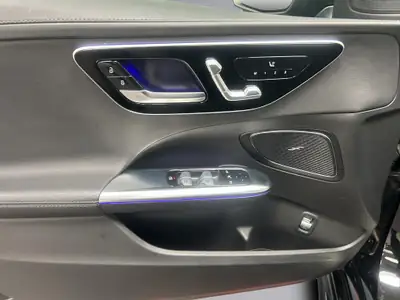 Mercedes-Benz C 220 d AMG Line 4MATIC Kombi — Diesel hybride, traction intégrale, élégance sportive — Miniature 15