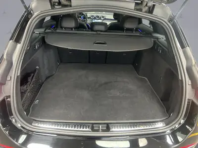 Mercedes-Benz C 220 d AMG Line 4MATIC Kombi — Diesel hybride, traction intégrale, élégance sportive — Miniature 18