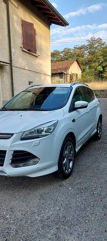 Ford Kuga 2.0 TDCi Titanium 4x4 — SUV robuste, motorisation diesel performante