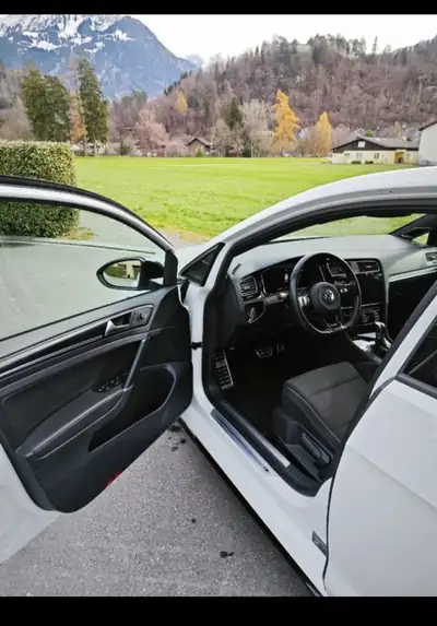 VW Golf 2.0 TSI R 310 DSG 4motion — Sportive intégrale, 106000 km, sans sinistre — interni