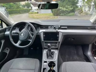 VW Passat 1.6 TDI BlueMotion — Break écologique, 217 300 km, sans accident — tableau de bord