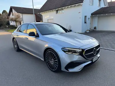 Mercedes-Benz E 200 AMG Line 4matic — Berline de prestige hybride, état impeccable — côté