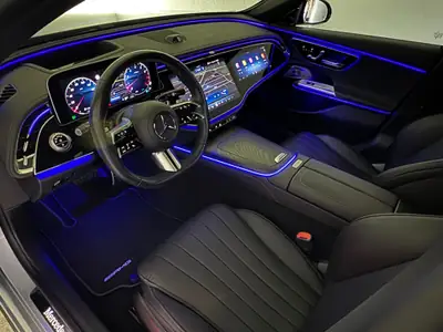 Mercedes-Benz E 200 AMG Line 4matic — Berline de prestige hybride, état impeccable — détail