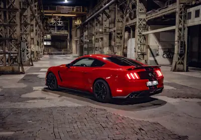 Ford Mustang Shelby GT350 — 533 ch, boîte manuelle, légendaire muscle car — Innenraum