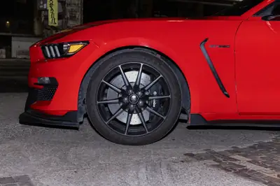 Ford Mustang Shelby GT350 — 533 ch, boîte manuelle, légendaire muscle car — Miniatur 7