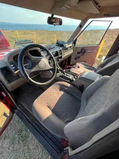 Land Rover Discovery — Légendaire SUV des années 90, motorisation 3.9L essence — arrière