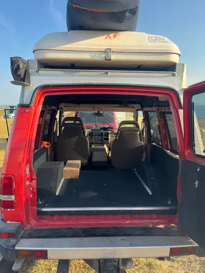 Land Rover Discovery — Légendaire SUV des années 90, motorisation 3.9L essence — côté