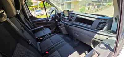 Ford Transit Custom 2.0 TDCi 170 — Utilitaire robuste, entretien réduit — interni