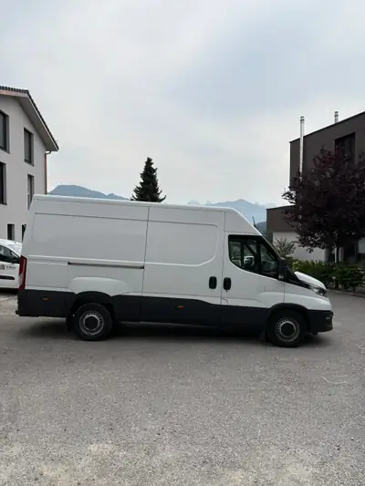 IVECO Daily 2022 — Utilitaire robuste 175 ch, 41'000 km seulement — Heckansicht