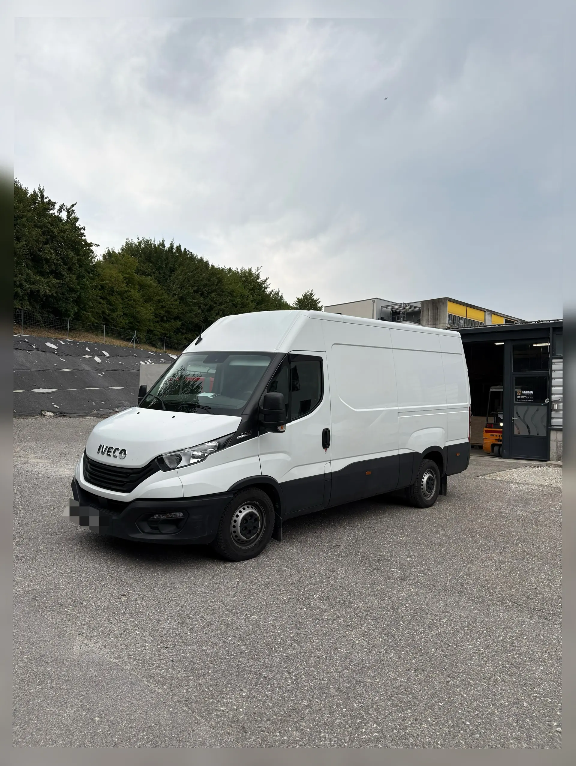 IVECO Daily 2022 — Utilitaire robuste 175 ch, 41'000 km seulement — Außenansicht