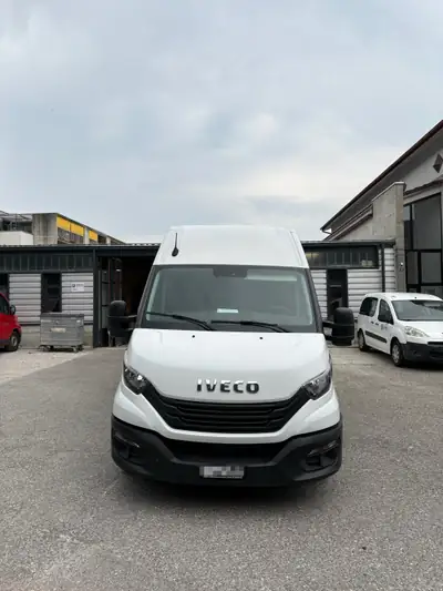 IVECO Daily 2022 — Utilitaire robuste 175 ch, 41'000 km seulement — Seitenansicht