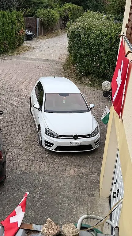 VW Golf 7 R 2.0 TSI 4Motion — 310 ch, échappement sport Akrapovic, transmission DSG — vue extérieure
