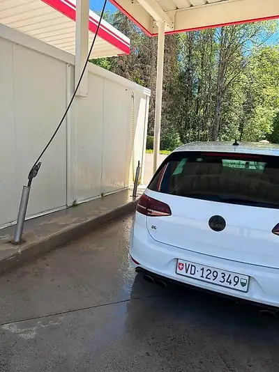 VW Golf 7 R 2.0 TSI 4Motion — 310 ch, échappement sport Akrapovic, transmission DSG — côté
