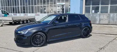 Audi RS3 2.5 T FSI Quattro — Berline sportive haute performance, 126000 km — fianco