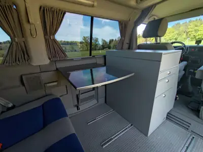 VW T4 2.5 TDI — Le van polyvalent pour famille et aventure en camping — Miniatura 9
