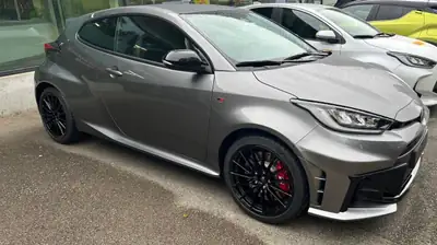 Toyota GR Yaris 1.6 Turbo Sport 4x4 — Performance sportive et grip intégral — Seitenansicht