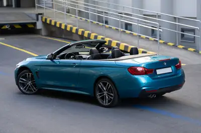 BMW 435d xDrive Cabrio M Sport — Décapotable diesel performante, teinte exclusive Snapper Rocks Blue — detail