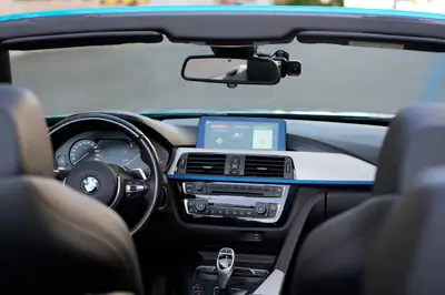BMW 435d xDrive Cabrio M Sport — Décapotable diesel performante, teinte exclusive Snapper Rocks Blue — Thumbnail 9