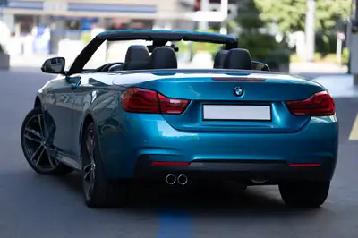 BMW 435d xDrive Cabrio M Sport — Décapotable diesel performante, teinte exclusive Snapper Rocks Blue — Thumbnail 7