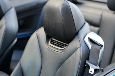 BMW 435d xDrive Cabrio M Sport — Décapotable diesel performante, teinte exclusive Snapper Rocks Blue — Thumbnail 15