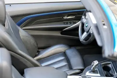 BMW 435d xDrive Cabrio M Sport — Décapotable diesel performante, teinte exclusive Snapper Rocks Blue — Thumbnail 14