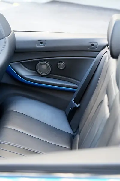 BMW 435d xDrive Cabrio M Sport — Décapotable diesel performante, teinte exclusive Snapper Rocks Blue — Thumbnail 16