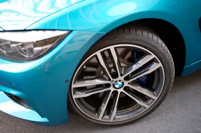 BMW 435d xDrive Cabrio M Sport — Décapotable diesel performante, teinte exclusive Snapper Rocks Blue — Thumbnail 20