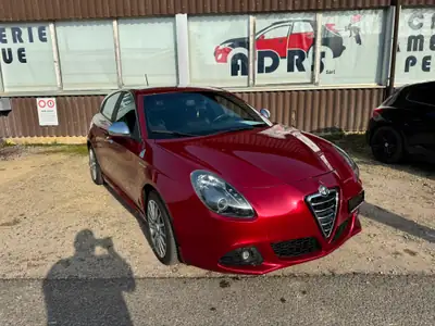 Alfa Romeo Giulietta 1750 TBi Quadrifoglio Verde — Sportive italienne authentique, 235 ch dynamiques — côté