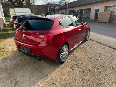 Alfa Romeo Giulietta 1750 TBi Quadrifoglio Verde — Sportive italienne authentique, 235 ch dynamiques — détail