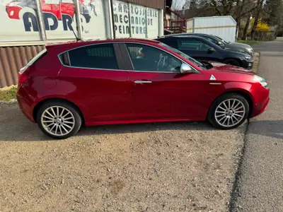 Alfa Romeo Giulietta 1750 TBi Quadrifoglio Verde — Sportive italienne authentique, 235 ch dynamiques — tableau de bord