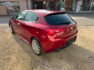 Alfa Romeo Giulietta 1750 TBi Quadrifoglio Verde — Sportive italienne authentique, 235 ch dynamiques — Miniature 7